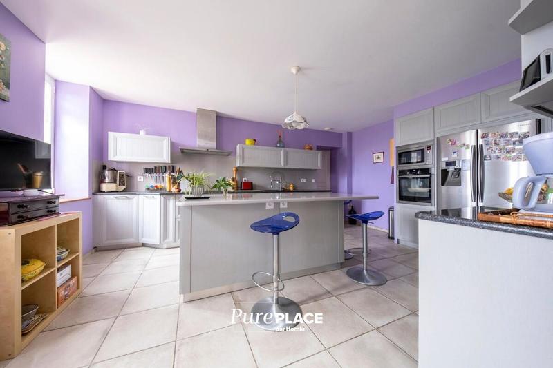 Maison - 334 m² - 8 pièces