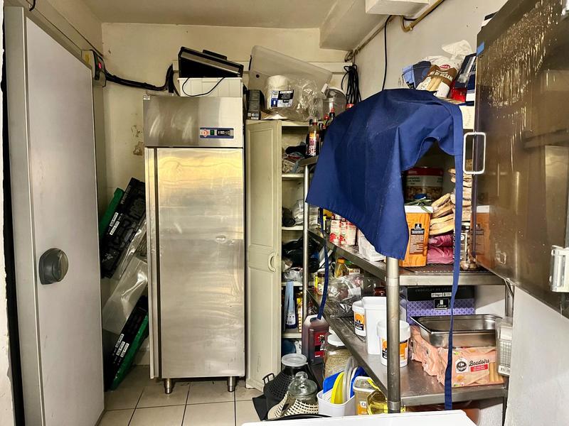 Local commercial - 300 m² - 10 pièces