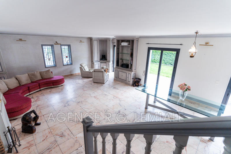 Maison - 180 m² - 7 pièces