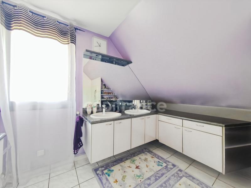 Maison - 250 m² - 8 pièces