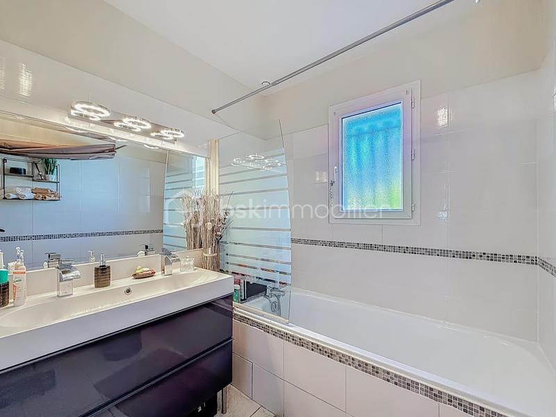 Maison traditionnelle - 105 m² - 5 pièces