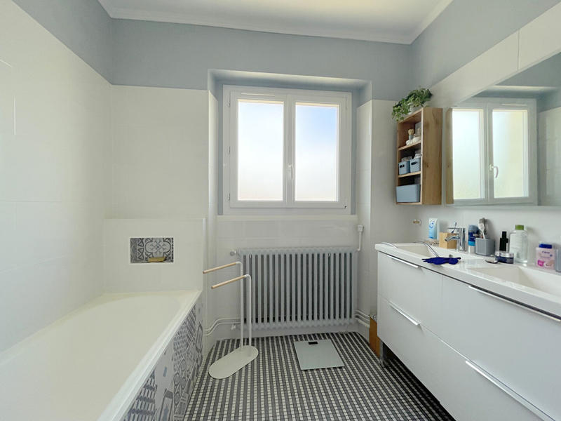 Maison - 329 m² - 10 pièces