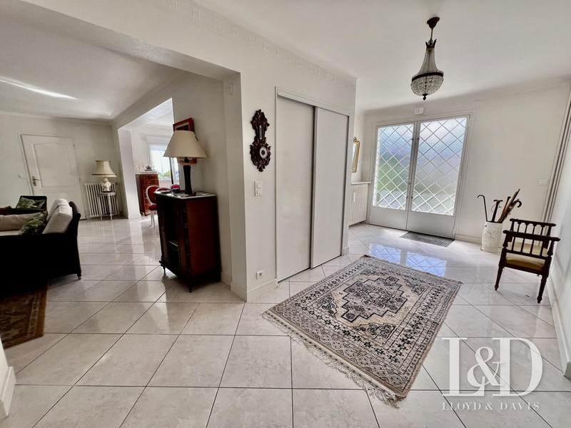 Maison - 240 m² - 10 pièces