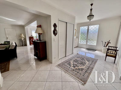 Maison - 240 m² - 10 pièces