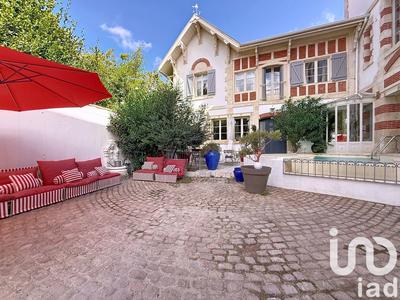 Maison - 272 m² - 7 pièces