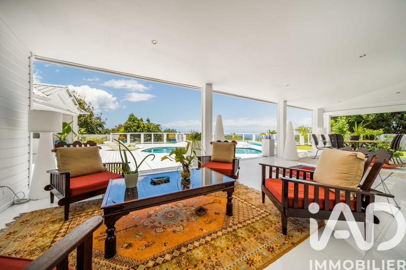 Maison - 235 m² - 7 pièces