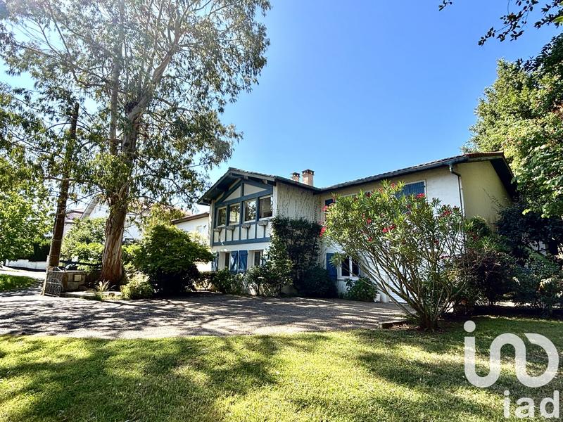 Maison - 210 m² - 8 pièces