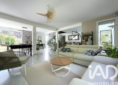 Maison - 190 m² - 9 pièces