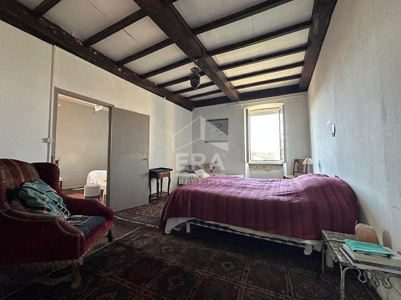 Maison - 329 m² - 6 pièces