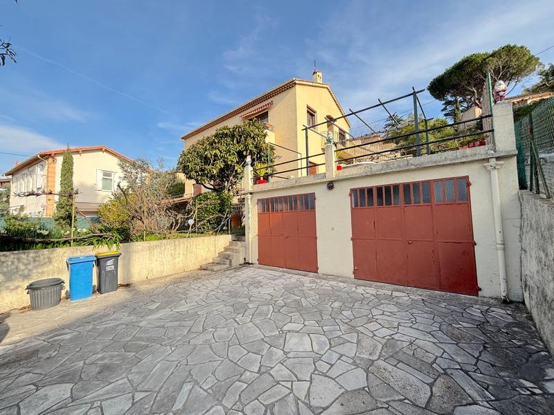 Appartement - 93 m² - 5 pièces