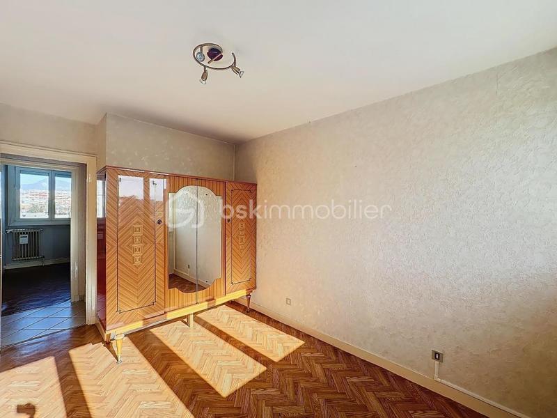 Appartement - 80 m² - 5 pièces