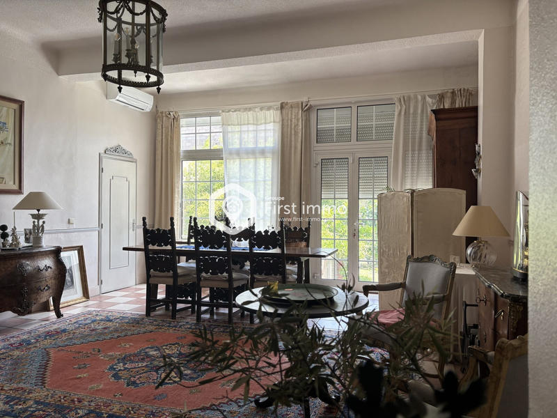 Maison - 328 m² - 10 pièces