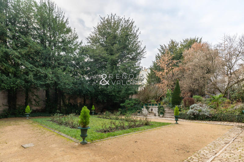 Appartement - 196 m² - 6 pièces