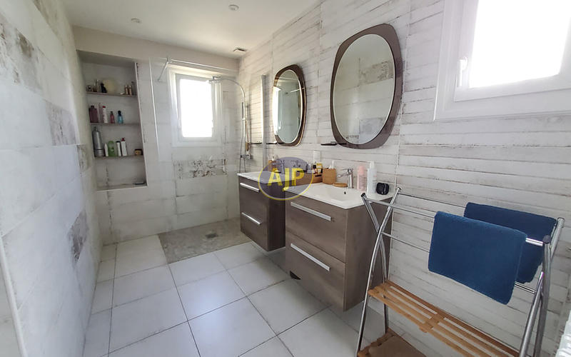 Maison - 178 m² - 7 pièces