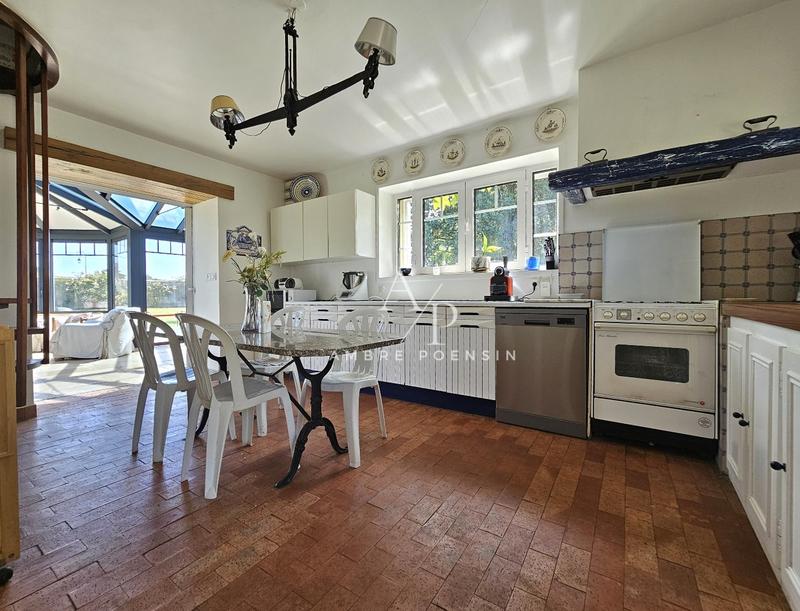 Maison - 301 m² - 9 pièces