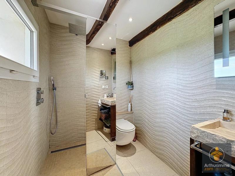 Maison - 210 m² - 6 pièces