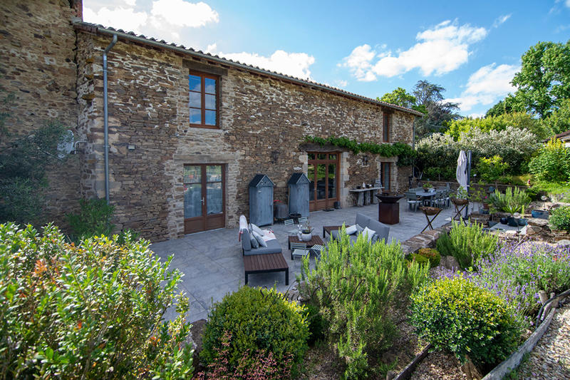 Maison - 394 m² - 13 pièces