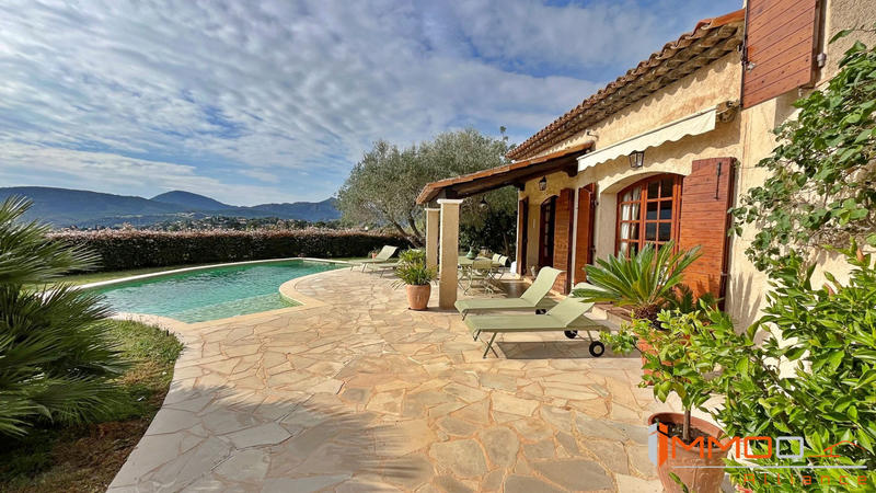 Villa - 215 m² - 9 pièces