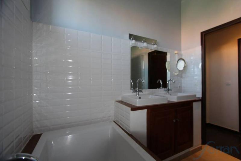 Maison - 150 m² - 10 pièces