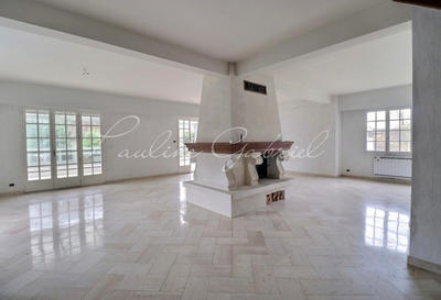 Maison - 265 m² - 9 pièces