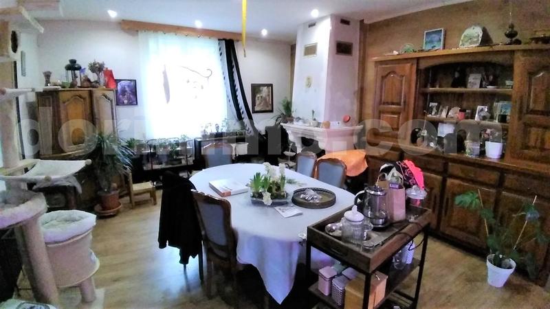 Maison - 248 m² - 10 pièces