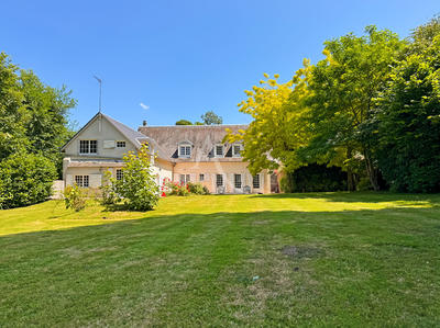 Maison - 220 m² - 8 pièces