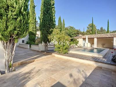 Maison - 169 m² - 5 pièces