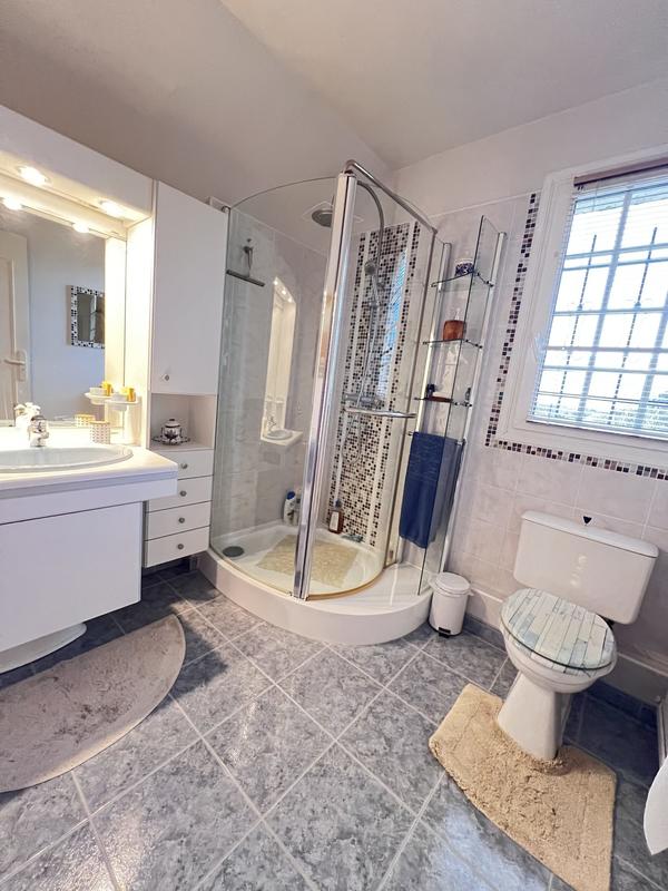 Maison traditionnelle - 175 m² - 8 pièces