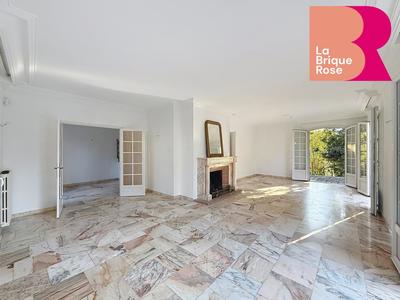 Maison - 180 m² - 8 pièces