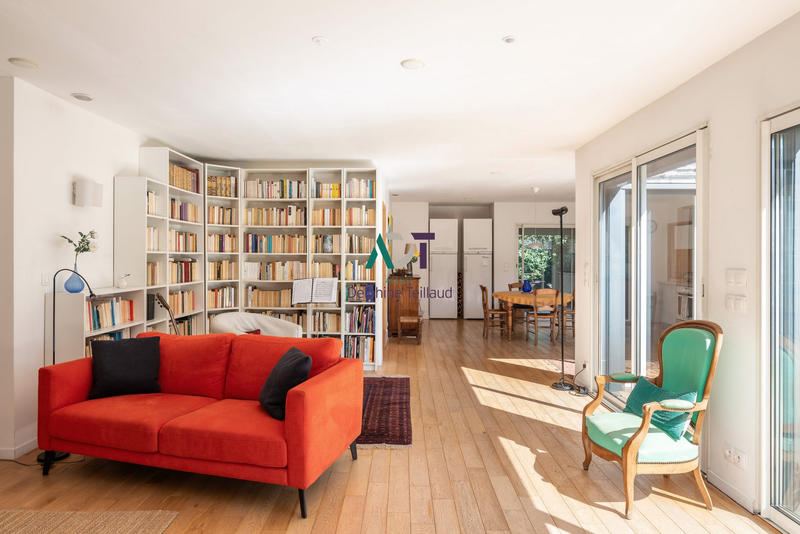 Maison - 240 m² - 8 pièces