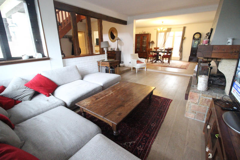 Maison - 210 m² - 7 pièces