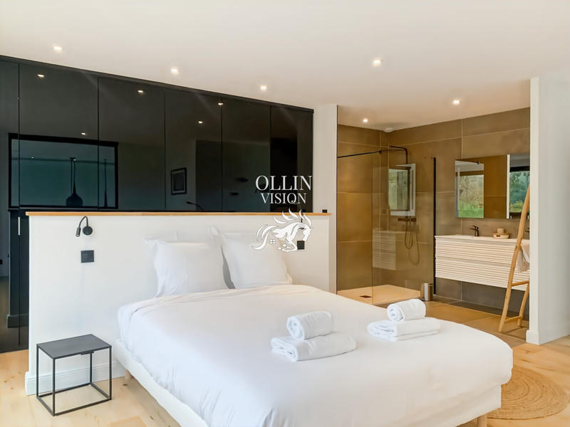 Villa - 250 m² - 5 pièces