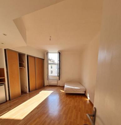 Studio - 28 m² - 1 pièce