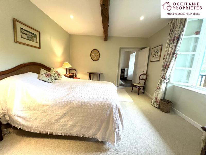 Propriété - 290 m² - 9 pièces