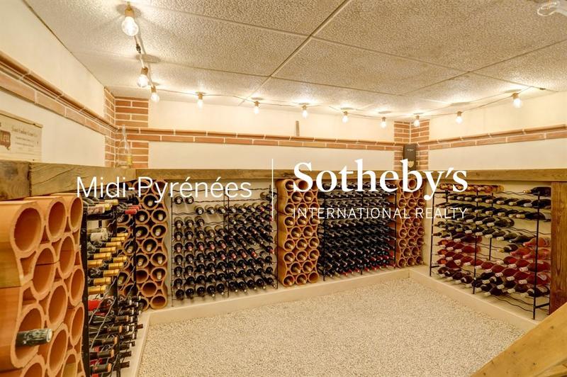 Maison - 320 m² - 9 pièces