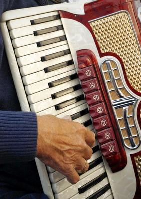 Déjeuner dansant - l'accordéon au Carré