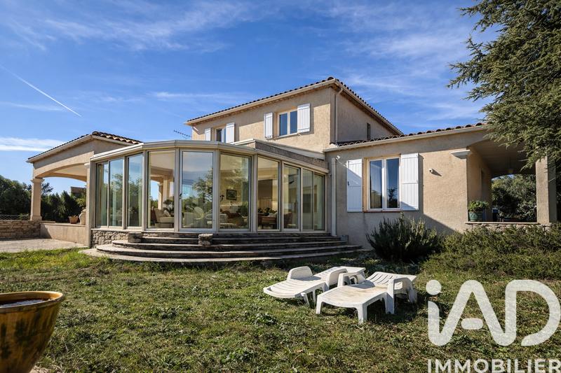 Maison - 186 m² - 5 pièces