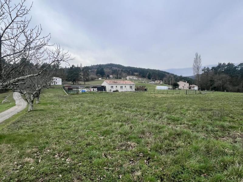Terrain constructible - 1 700 m²
