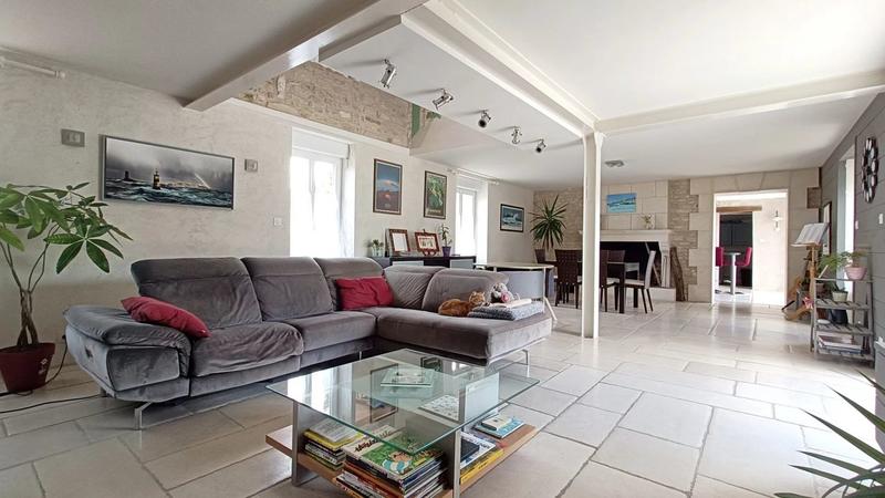 Maison en pierre - 200 m² - 6 pièces