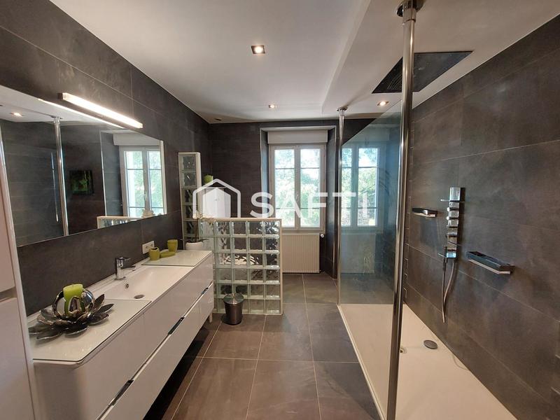 Villa - 634 m² - 21 pièces