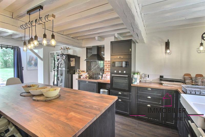 Maison - 325 m² - 15 pièces