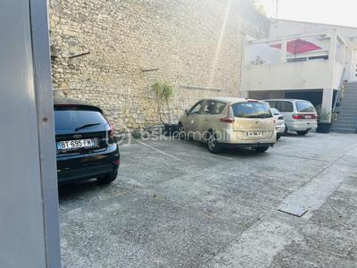 Maison - 367 m² - 13 pièces