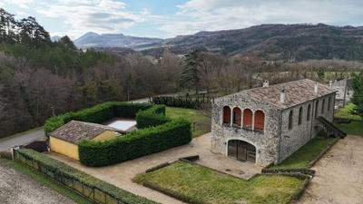 Maison ancienne - 473 m² - 9 pièces