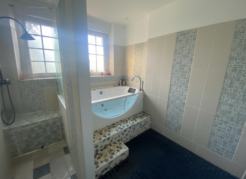 Maison - 205 m² - 8 pièces