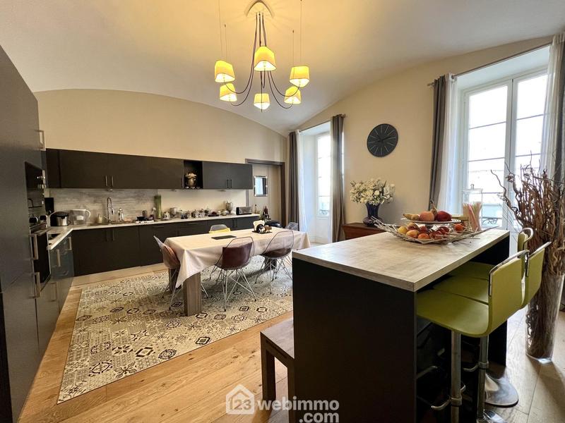 Appartement - 166 m² - 4 pièces