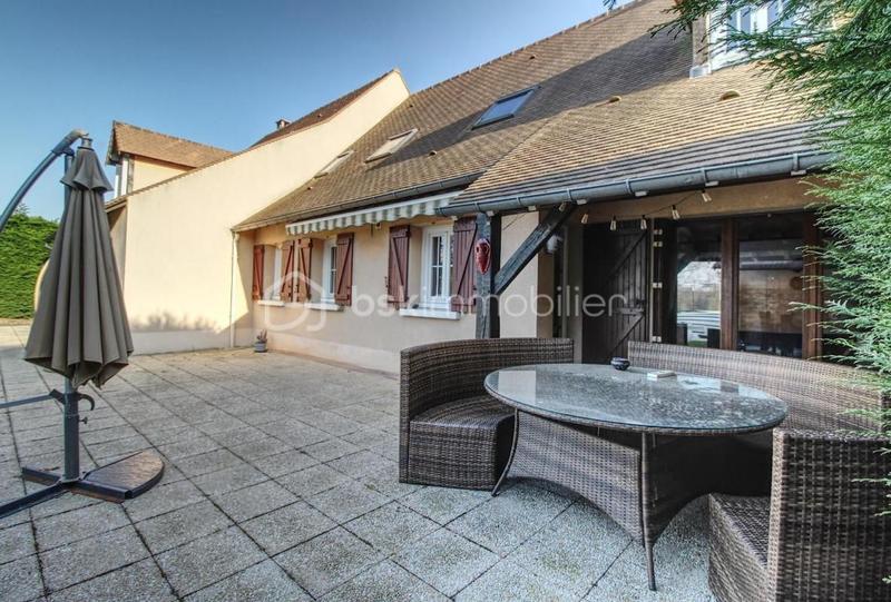 Maison - 200 m² - 8 pièces