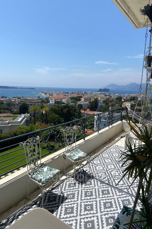 Appartement - 144 m² - 5 pièces