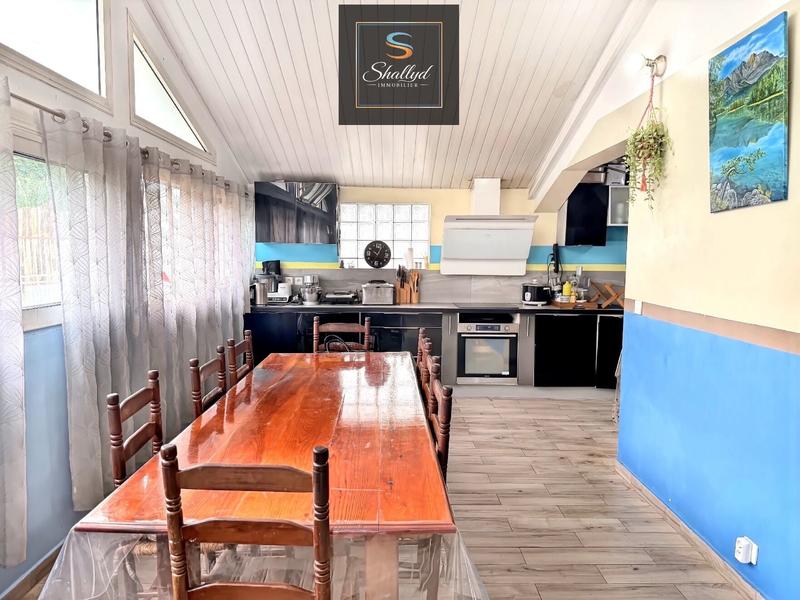 Maison - 205 m² - 9 pièces