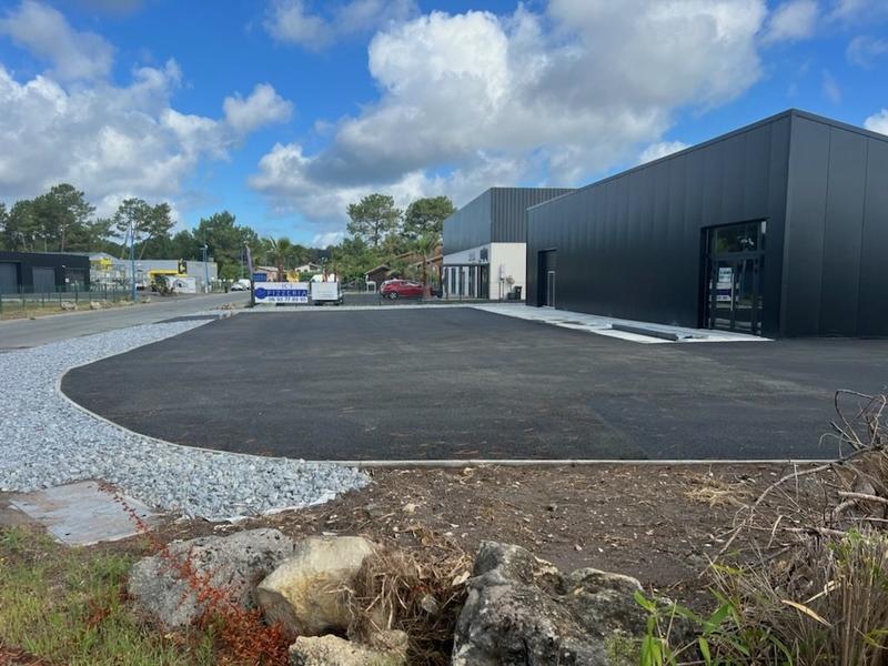 Local commercial - 1 266 m² - 3 pièces