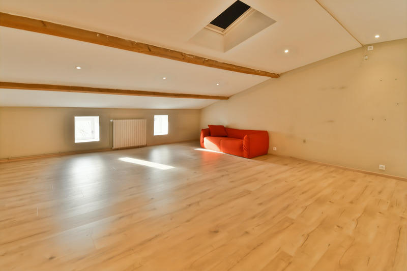 Maison - 244 m² - 8 pièces